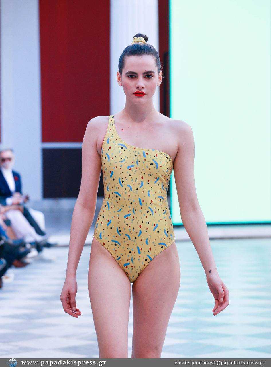 Η σχεδιάστρια Bαλεντίνα Βασιλάτου της VV Conscious Swimwear, παρουσίασε την δεύτερη καλοκαιρινή της κολεξιόν, με οικολογικό χαρακτήρα, στην εβδομάδα μόδας της Athens Xclusive Designers.