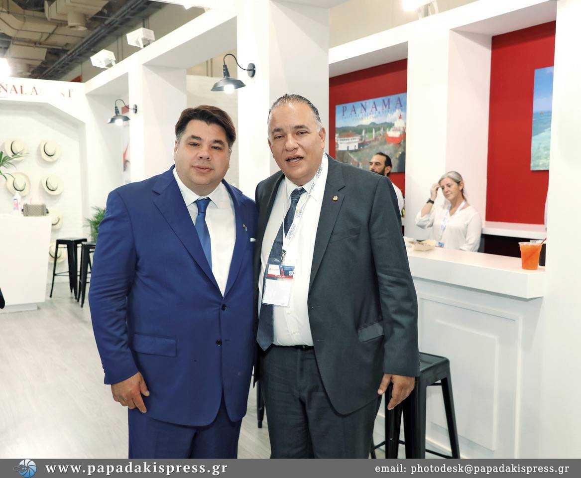  Τζόρτζ Τζέιμς Τσούνης (Πρέσβης της Αμερικής στην Ελλάδα) και ο Antonio Taquis Ochoa (Πρόεδρο και Διευθύνων Σύμβουλο της PANAMA SHIPPING AGENCY AND SERVICES S.A.).