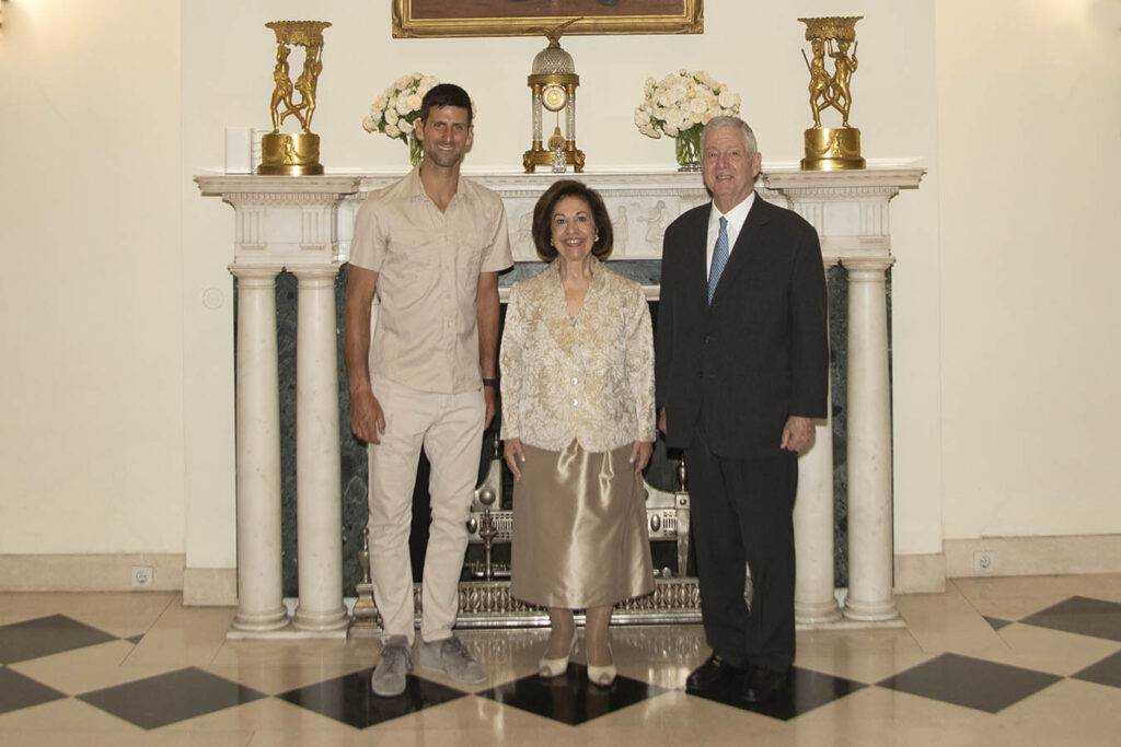 Ο κ. Novak Djokovic με τους ΑΒΥ Πρίγκιπα Αλέξανδρο και Πριγκίπισσα Αικατερίνη στο λευκό παλάτι για την Παγκόσμια Ημέρα Παιδιού.