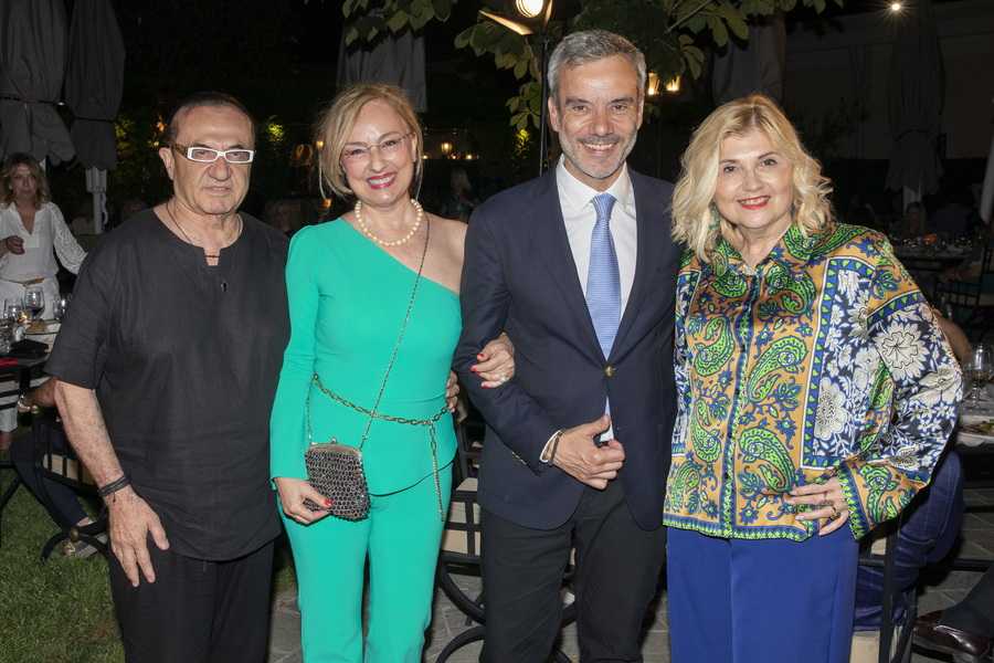 Ο αγαπημένος τραγουδιστής Λευτέρης Πανταζής με τον Δήμαρχο Θεσσαλονίκης κ. Κωνσταντίνο Ζέρβα, την Πρόεδρο του Μ.Α.Ζ.Ι. κ. Αλεξάνδρα Γωγούση και την Αντιπρόεδρο κ. Ευαγγελία Βαφειάδου