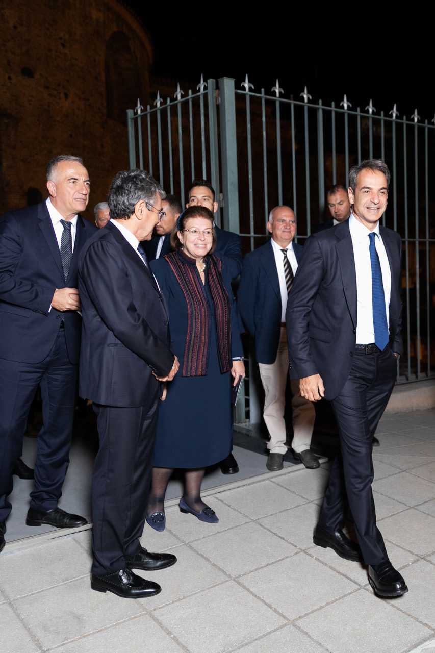 Η Υπουργός Πολιτισμού, Λίνα Μενδώνη και ο Πρωθυπουργός της Ελληνικής Δημοκρατίας, Κυριάκος Μητσοτάκης.
