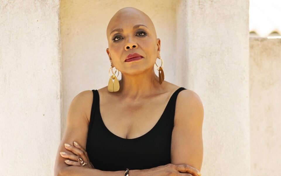 Dee Dee Bridgewater: Η λαμπερή ντίβα της τζαζ έρχεται στην Τεχνόπολη για μία και μόνο συναυλία