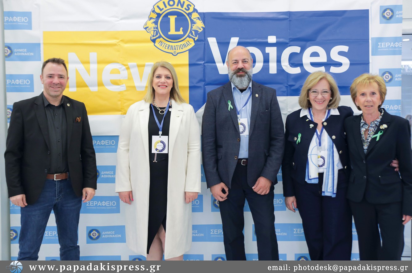 Η Τελετάρχης Σάσα Σερεμίδη , η New Voices Συντονίστρια Θ117Α και υπεύθυνη διοργάνωσης Όλγα Παυλίδου Κουτρουμπή , ο Α Αντικυβερνήτης Μανώλης Βεργετάκης, η Κυβερνήτης Θ117Α Lions Clubs Νοτίου Ελλάδος & Νήσων Μαρία Πολίτου, Β Αντικυβερνήτης Γιώργος Πατεράκης