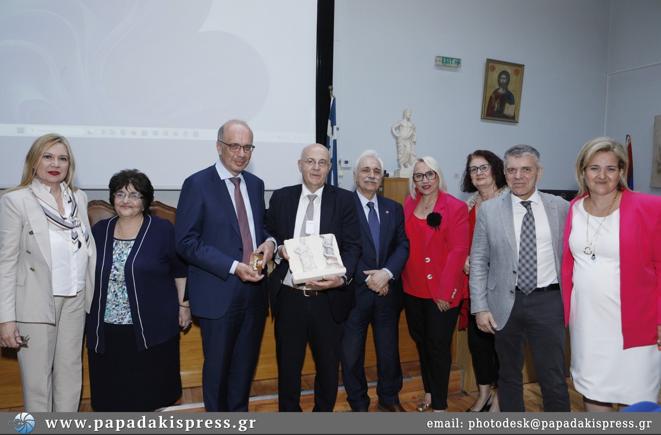 Τούλα Κατοίκου Βασιλική Φιλιππάτου Νικόλαος Αρκαδόπουλος Παύλος Μυριανθεύς Αντώνης Αυγερινός ( Πρόεδρος του Ελληνικού Ερυθρού Σταυρού - ΕΕΣ) Νατάσσα Κανέλλου Γιάννης Κεχρής Ρίτα Μωραιτάκη Πικρού ( Πρόεδρος και Διευθύνουσα Σύμβουλος ΕΚΑΠΤΥ )