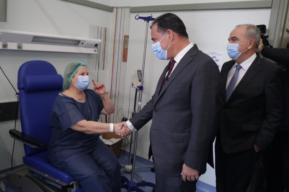 Στο Οφθαλμιατρείο Αθηνών ο Άδωνις Γεωργιάδης για την έναρξη των δωρεάν απογευματινών χειρουργείων