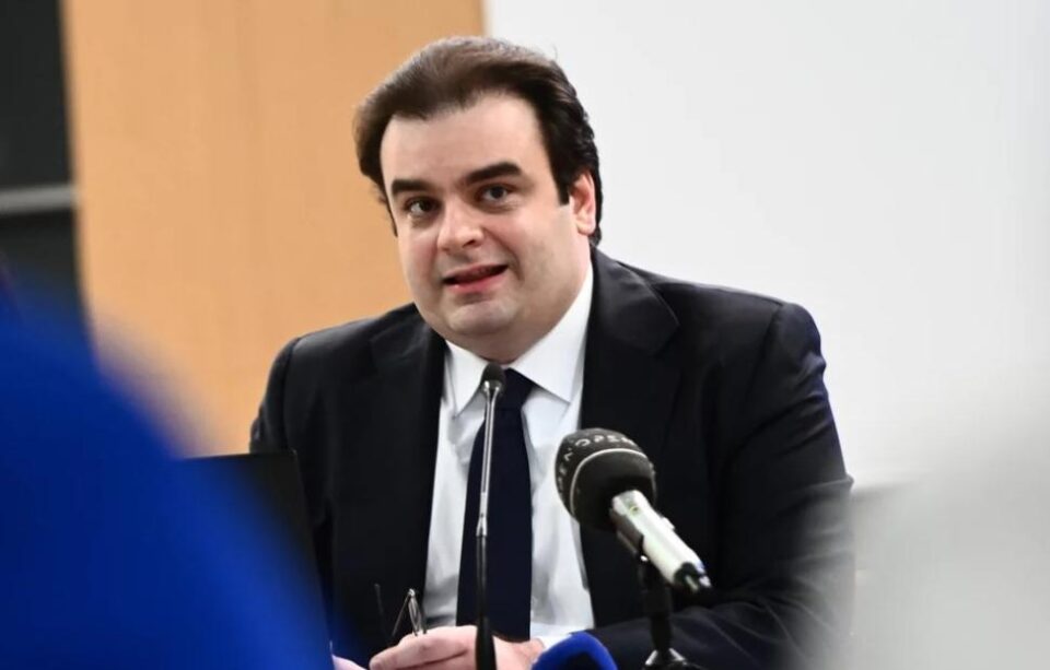 Κυριάκος Πιερρακάκης: 10.700 οι αποβολές για κινητά στα σχολεία