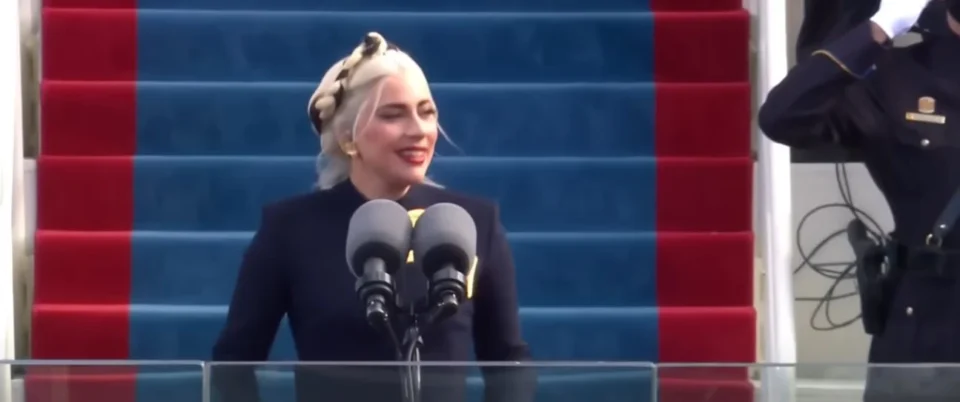 Lady Gaga: "Τα έσπασε" με τον πατέρα της λόγω της.... Καμάλα Χάρις