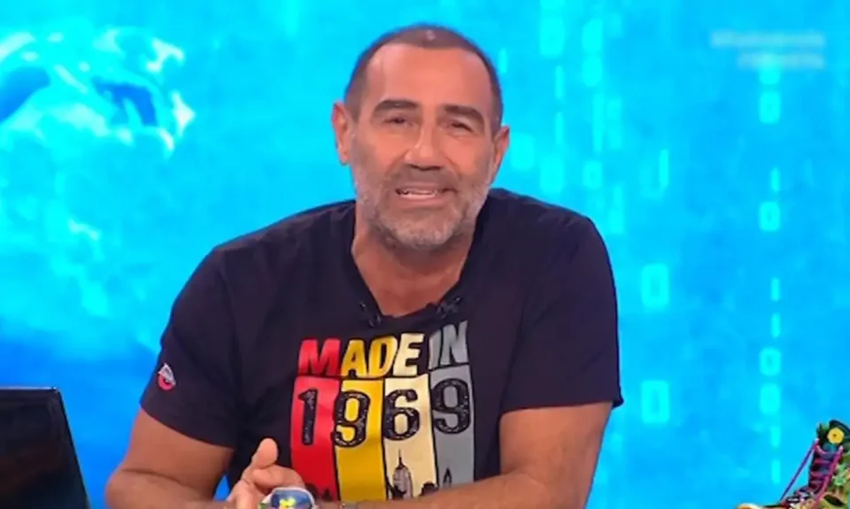 Ράδιο Αρβύλα: Η συγκινητική αναφορά του Αντώνη Κανάκη στο παιδί του στην πρεμιέρα της εκπομπής