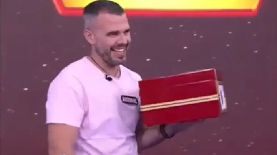 Αντώνης Γιαζιτζόγλου: Ο παίκτης του Deal με το τεχνητό μέλος που μοιράζει μαθήματα ζωής