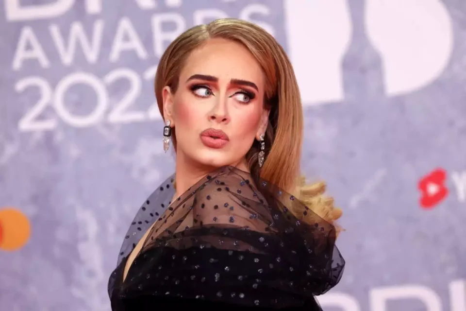 Adele: "Δεν ξέρω πότε θα τραγουδήσω ξανά. Νιώθω εξαντλημένη"