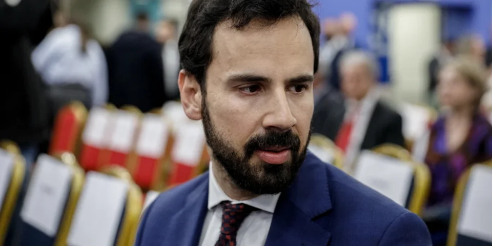 Ρωμανός σε ΠΑΣΟΚ για μείωση ΦΠΑ: Κοροϊδεύτε τους πολίτες, σαν "καλός" πράσινος ΣΥΡΙΖΑ