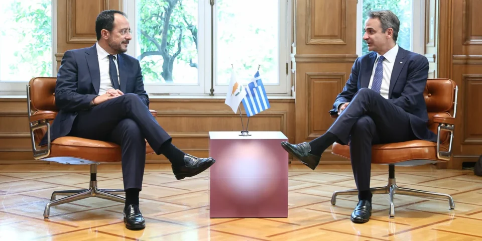 Στην Κύπρο ο Μητσοτάκης για να συναντηθεί με τον Χριστοδουλίδη