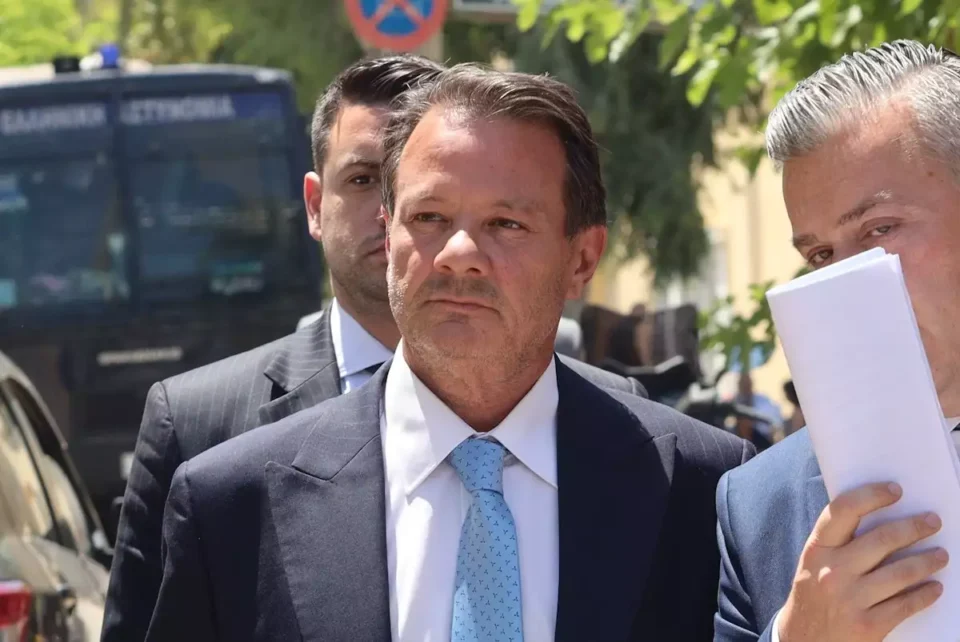 Στα δικαστήρια αύριο ο Απόστολος Λύτρας με την πρώτη σύζυγό του!