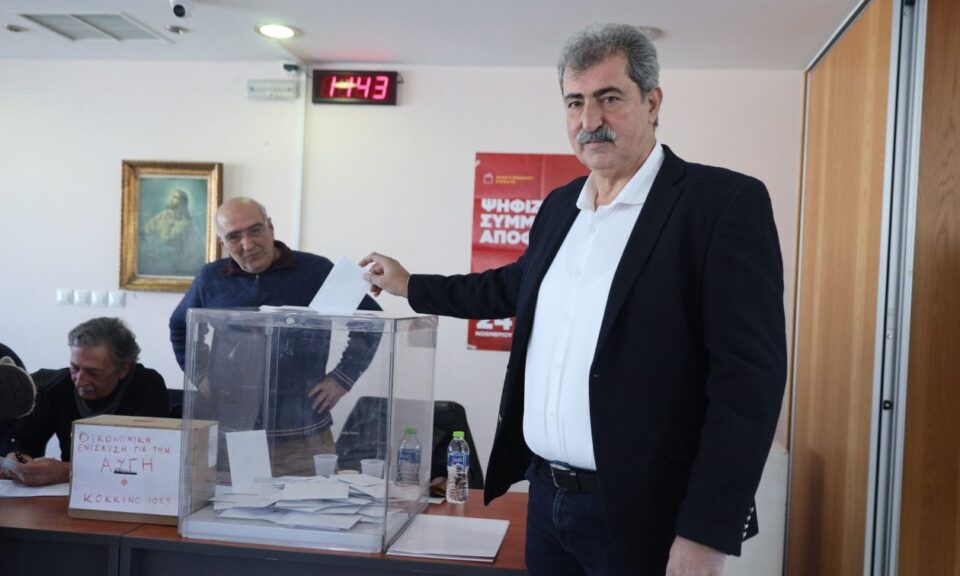 Νέο μήνυμα Πολάκη: "Είμαστε εδώ. Αντέξαμε και θα ξανανικήσουμε"