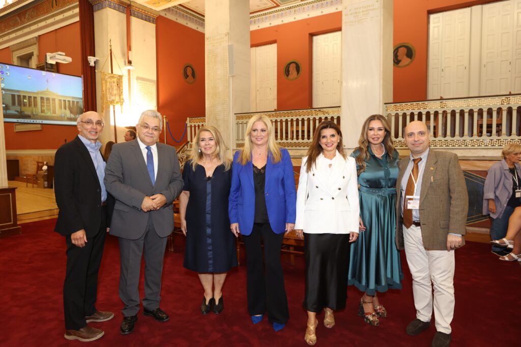 Παγκόσμιο Συνέδριο Κοινωνικής Παιδιατρικής και τα Δικαιώματα του Παιδιού/Εφηβική Υγεία ΠΑΝΕΠΙΣΤΗΜΙΟ ΑΘΗΝΩΝ Jef Goldhagen, Καθηγητής Κοινωνικής Παιδιατρικής στο Πανεπιστήμιο Florida των ΗΠΑ, Νικόλαος Παπαϊωάννου, Γενικός Γραμματέας Υπουργείου Παιδείας, τ.Πρύτανης ΑΠΘ, Δρ. Άντζη Μαργαρίτη Andrews
