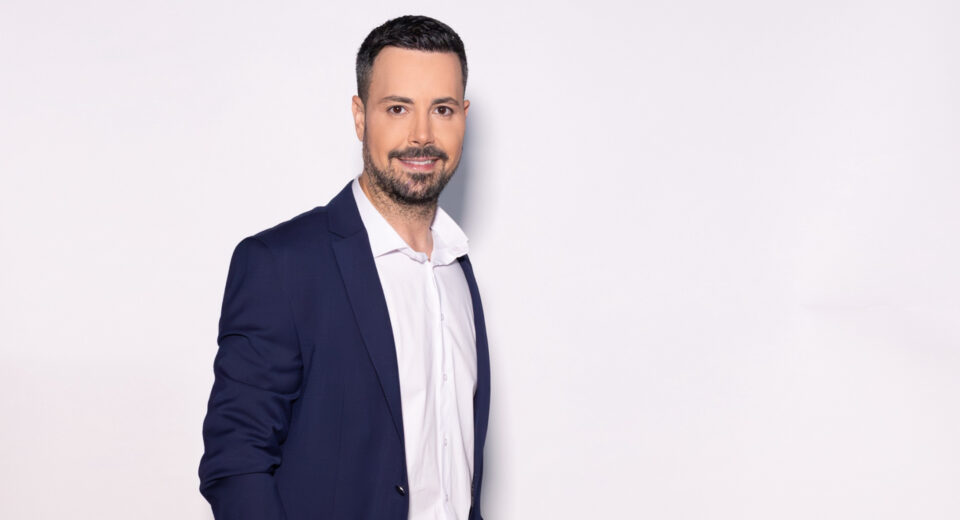 Πρωτιά στο σύνολο του κοινού για τις "Υποθέσεις" με τον Πέτρο Κουσουλό