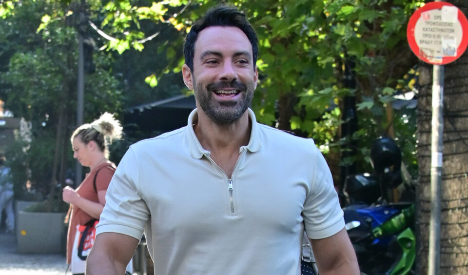 Σάκης Τανιμανίδης: Χαλαρή βόλτα στο κέντρο της Αθήνας