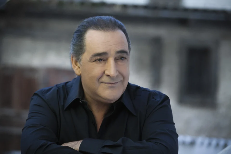 Βασίλης Καρράς: Τελέστηκε το μνημόσυνο για τον έναν χρόνο