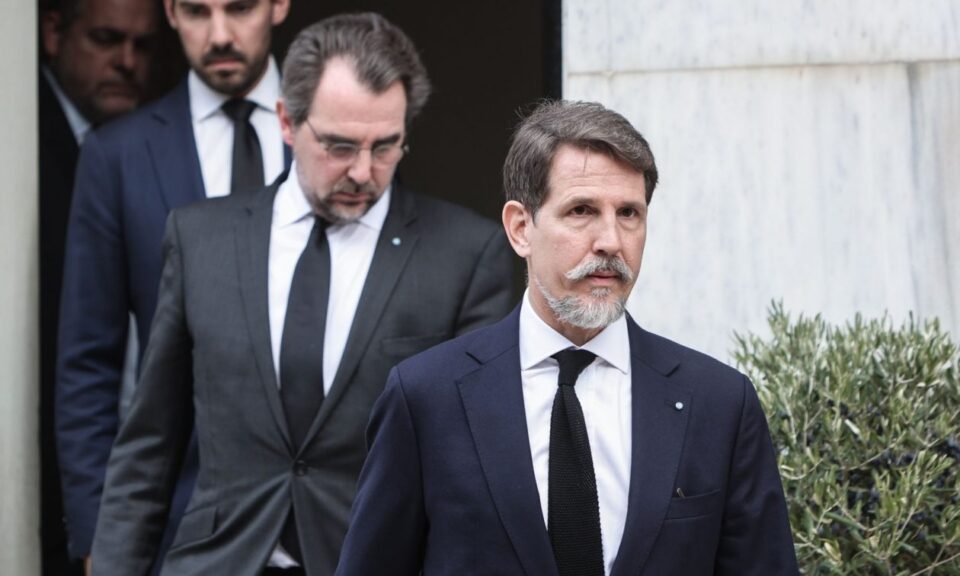 Οικογένεια Ντε Γκρες: Ευχήθηκαν με σήμα... την κορώνα και χωρίς το νέο... επώνυμο