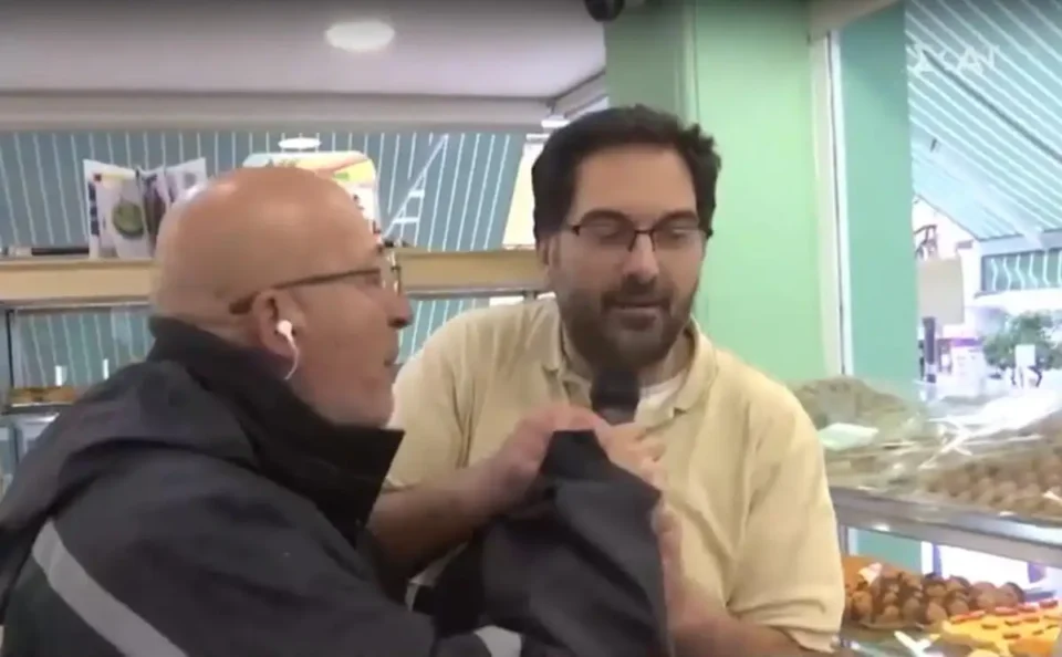 Γιώργος Τσελίκας: "Μάχη" με τον μαγαζάτορα που του άρπαξε το μικρόφωνο από τα χέρια