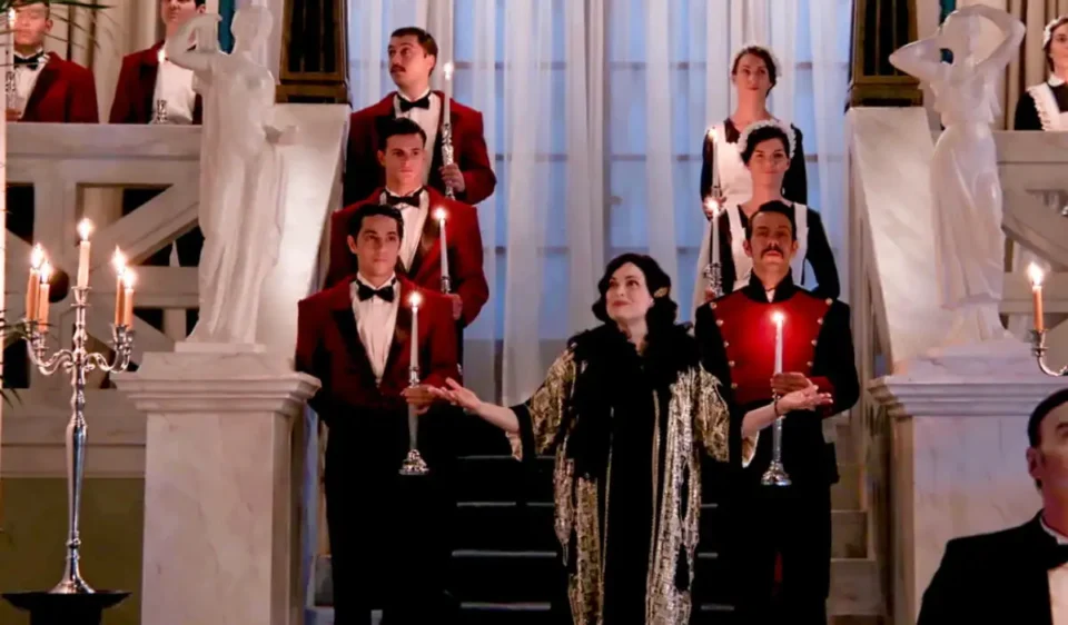 Grand Hotel: Η Ελένη παγιδεύει τον Ρήγα κι εκείνος χαροπαλεύει - Όσα θα δούμε στα νέα επεισόδια του 2025