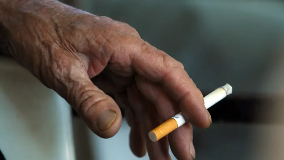 Ένα συνηθισμένο πακέτο 20 τσιγάρων συντομεύει κατά σχεδόν επτά ώρες τη ζωή ενός ανθρώπου