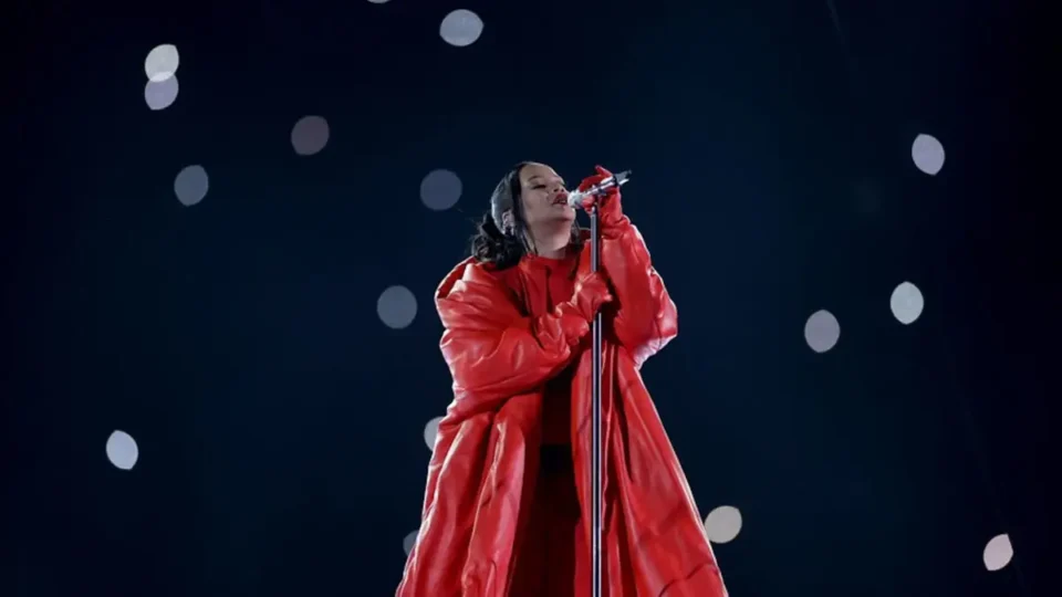 "Ντεφορμέ" η Rihanna που πήρε μέρος σε καραόκε στη Νέα Υόρκη