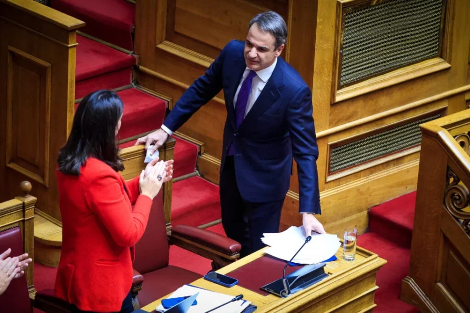 Ο Κυριάκος Μητσοτάκης διέκοψε νωρίτερα την ομιλία του λόγω πόνου στη μέση