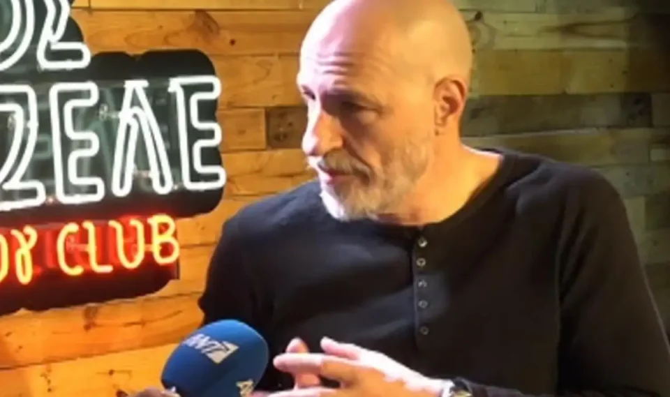 Σίλας Σεραφείμ: «Δεν με ενδιαφέρει ο Νίκος Μουτσινάς. Βαριέμαι»