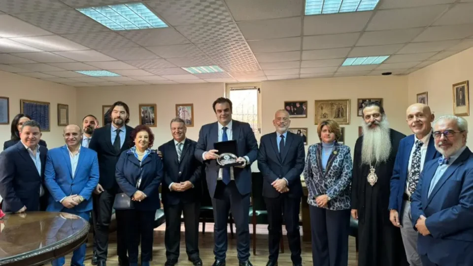Στο Κάιρο ο Κυριάκος Πιερρακάκης: Είχα την ιδιαίτερη χαρά να επισκεφτώ τα ελληνικά σχολεία που ιδρύθηκαν τον 19ο αιώνα
