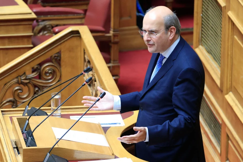 Προϋπολογισμός 2025 - Χατζηδάκης: Την Κυριακή οι ανακοινώσεις για τις τραπεζικές προμήθειες