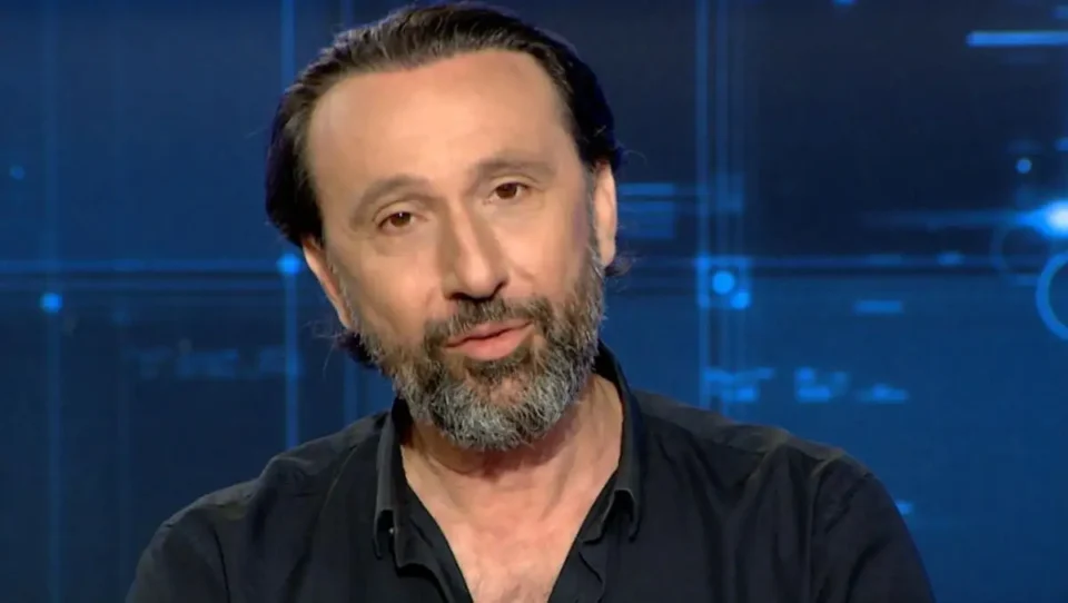 Ρένος Χαραλαμπίδης: "Η τηλεόραση για μένα παραμένει μια αγάπη ανενεργή"