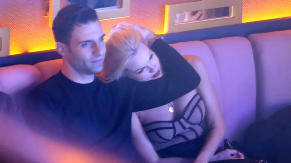Full In Love η Βίκυ Κάβουρα: Τα τρυφερά στιγμιότυπα με τον Γιώργο Τζαβέλλα σε νυχτερινή έξοδο