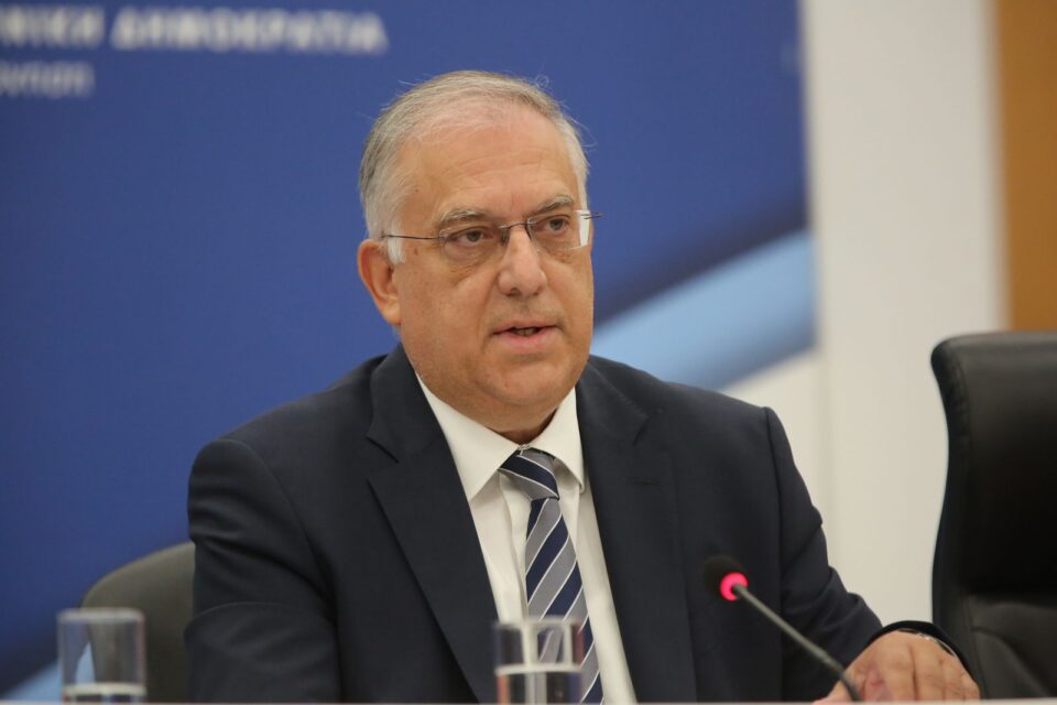Τάκης Θεοδωρικάκος: Καταργείται η φορολογική και ασφαλιστική ενημερότητα για ανανέωση ή νέα άδεια στους πωλητές