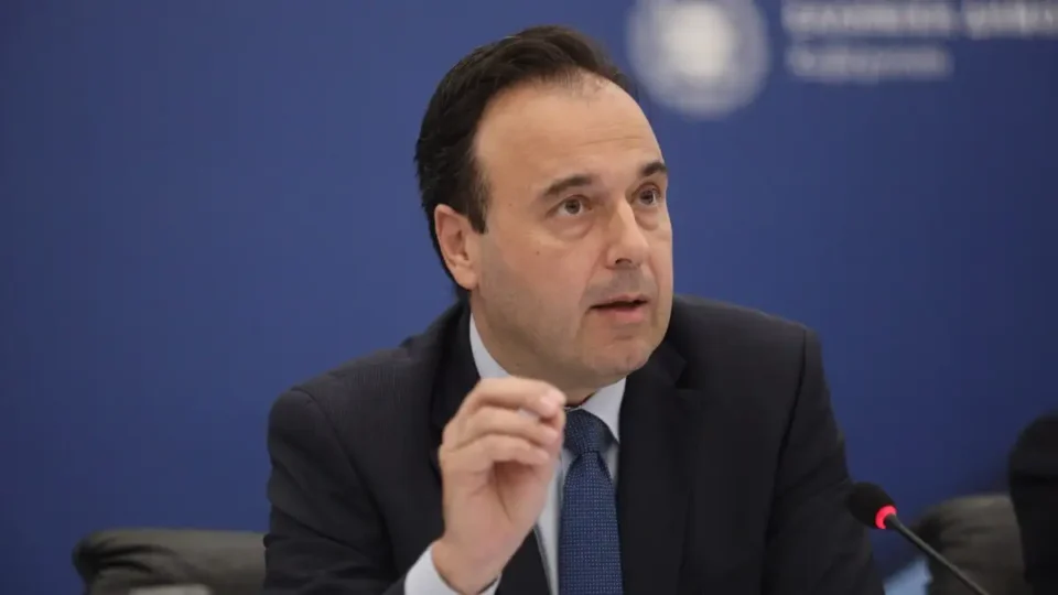 Δημήτρης Παπαστεργίου: Όρια σε περιεχόμενο και χρόνο χρήσης των ανηλίκων στα social media