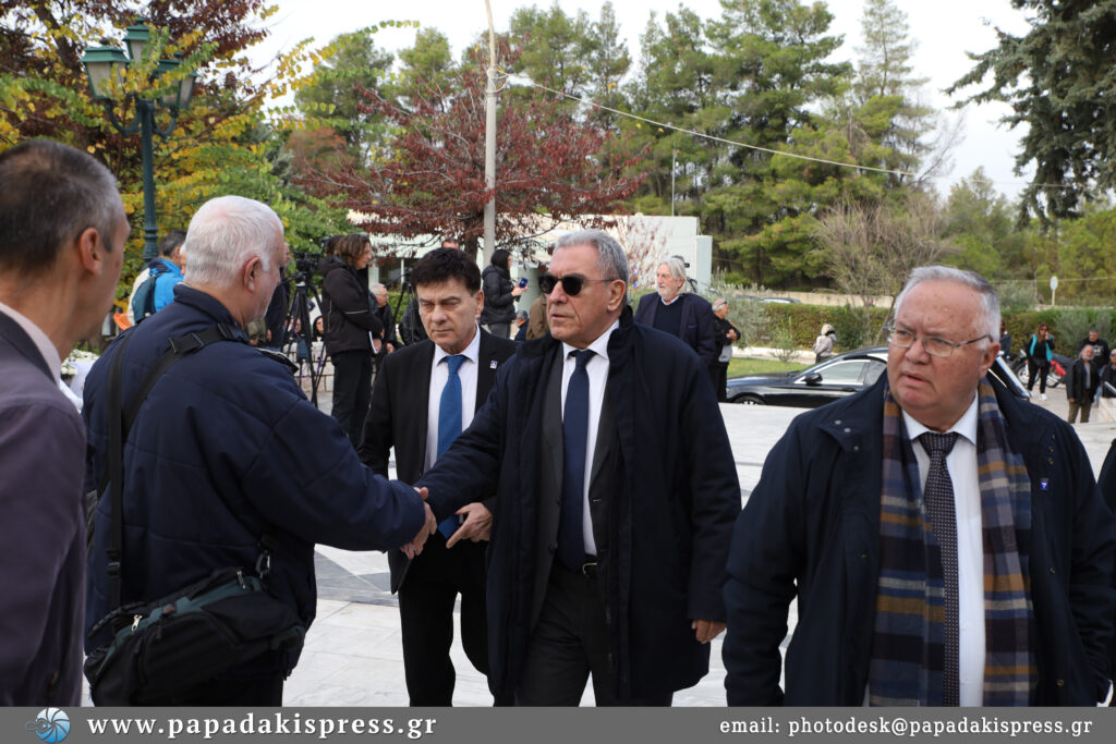 Βασίλης Καπερνάρος