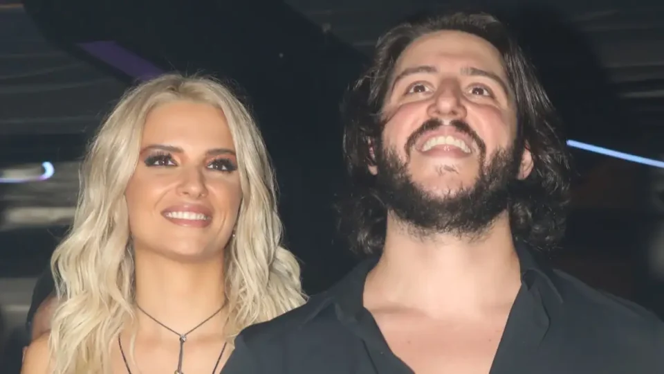 Κατερίνα Λιόλιου - Χάρης Παπατζανής: Το ζευγάρι υποδέχτηκε το 2025 και πόζαρε αγκαλιασμένο
