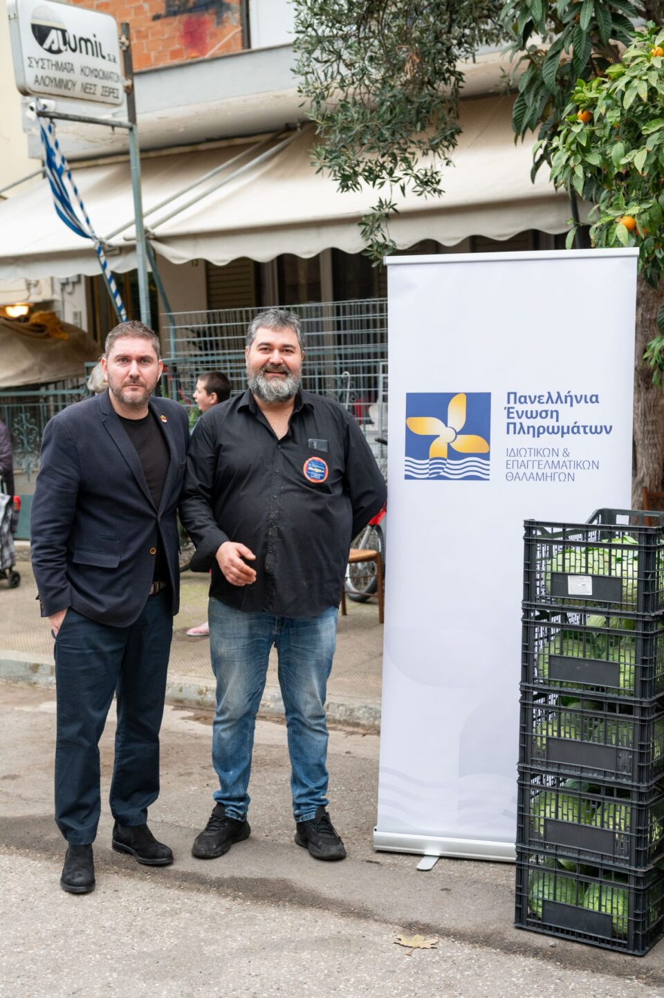 Cpt Γιώργος Βάλλης για τη δωρεά τροφίμων σε 350 οικογένειες: «”Βουλιάξαμε” την ταβέρνα “Κρητικός” για χάρη όσων το έχουν ανάγκη -Ένας τόνος κρέατα και 4.500 μερίδες κρέατος»