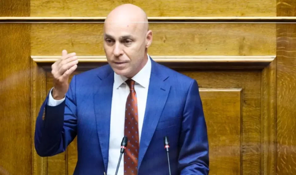 Ο Γιώργος Αμυράς παίρνει την έδρα του Κώστα Τασούλα στη Βουλή