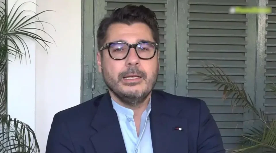 Λάμπρος Κωνσταντάρας: "Για καιρό απορούσα γιατί το κινητό μου είχε μόνο αντρικά ονόματα"