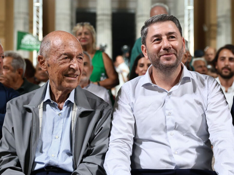 Flashback: Όταν ο Νίκος Ανδρουλάκης παρακολουθούσε ομιλία του Κώστα Σημίτη