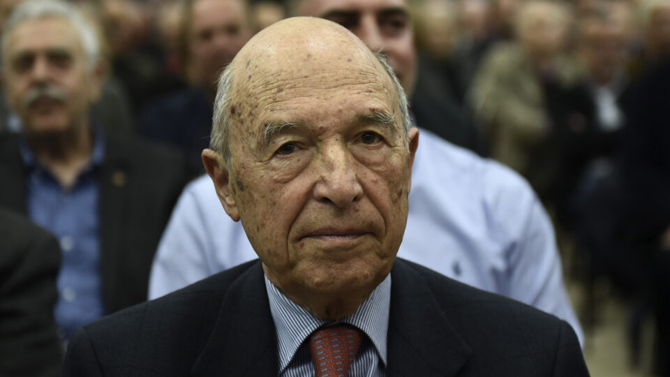 Κώστας Σημίτης: Τι αποφάσισε η οικογένειά του για την κηδεία του