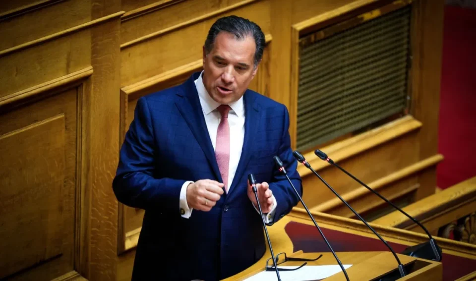 Άδωνις Γεωργιάδης: Προσλαμβάνονται σε έναν μήνα 500 τραυματιοφορείς στα νοσοκομεία