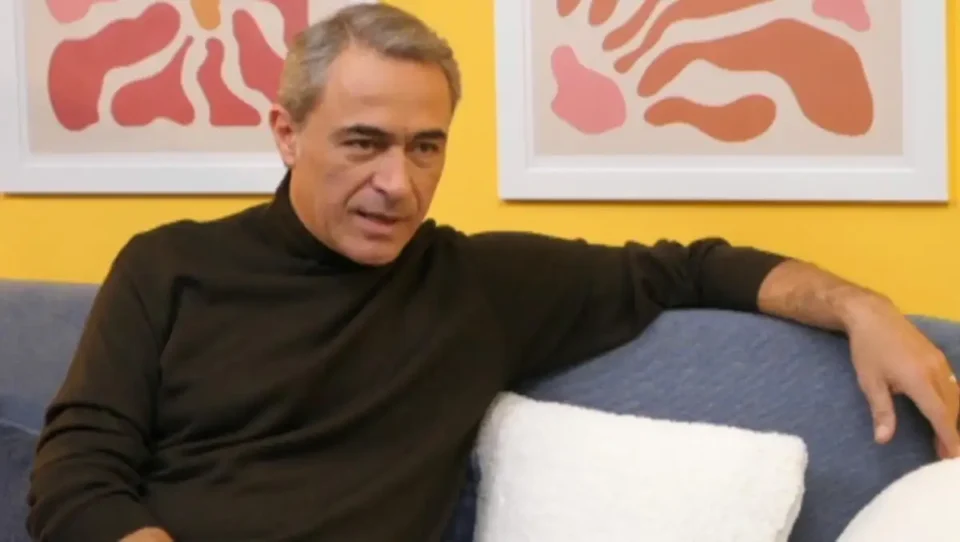 Θανάσης Κουρλαμπάς: "Όταν την έχασα το ίδιο βράδυ η ψυχή μου ξέφυγε στο δίωρο της παράστασης"