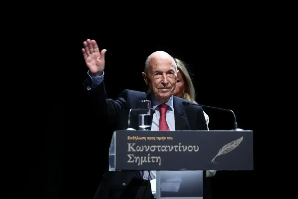 Κώστας Σημίτης: Υπήρξε ιδρυτής του ΠΑΣΟΚ - Υπηρέτησε σε κορυφαία υπουργεία στις κυβερνήσεις του Ανδρέα Παπανδρέου και διετέλεσε δύο φορές Πρωθυπουργός