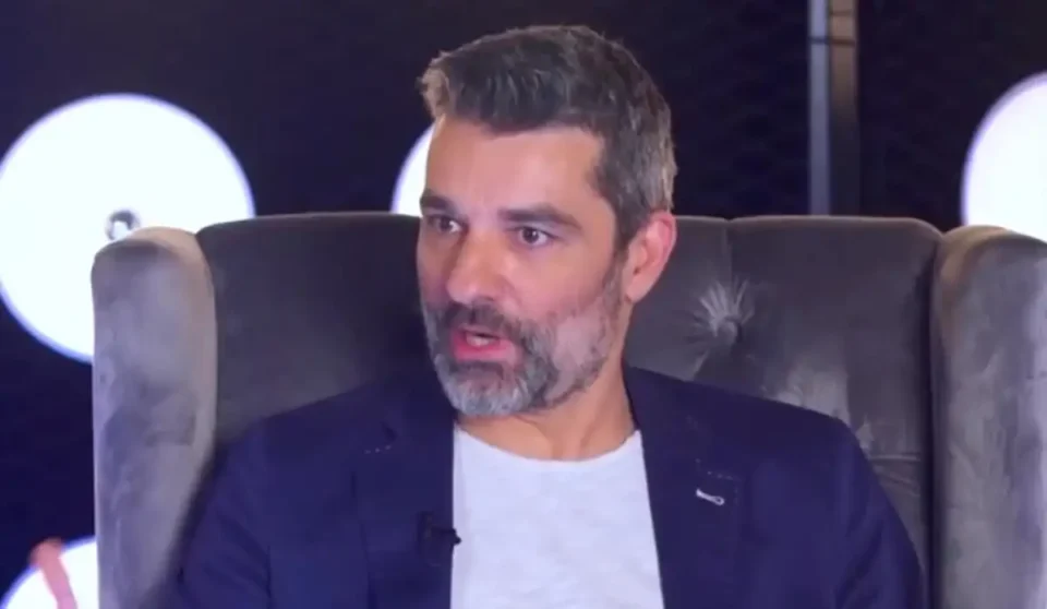 Πέτρος Λαγούτης: "Οι σωστές στάσεις στον έρωτα θέλουν τρόπο"