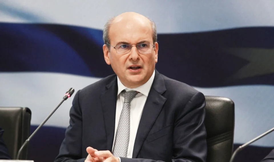 Τι απαντάει το Υπουργείο Οικονομικών σε δημοσιεύματα περί υπέρογκου δημοσιονομικού κόστους