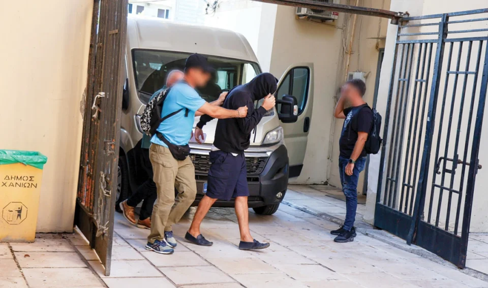 Εμπόριο βρεφών στην Κρήτη: Συγκλονιστικές αποκαλύψεις φέρνουν οι δυο νέες συλλήψεις γυναικολόγων - Διένειµαν ωάρια γυναίκας σε 63 διαφορετικές περιπτώσεις