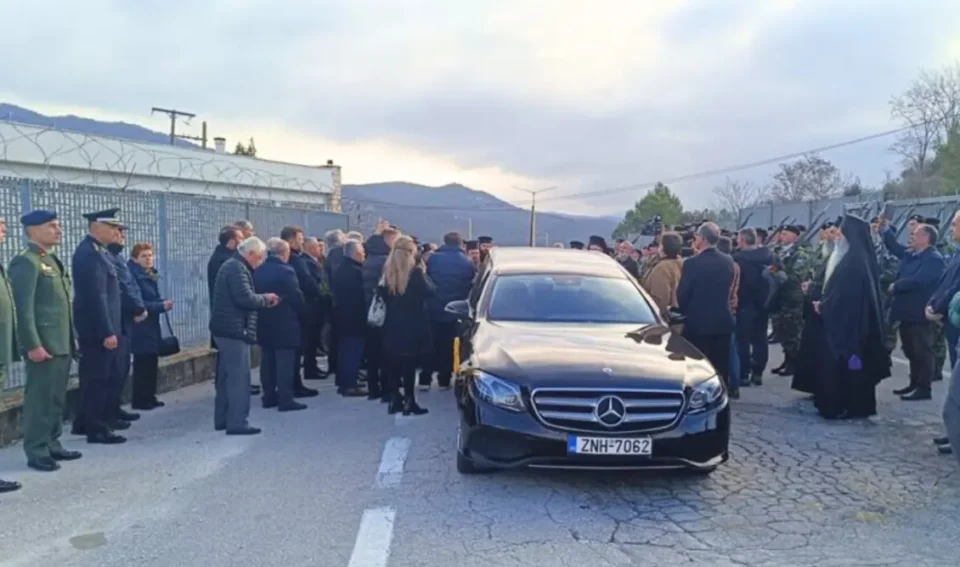Αρχιεπίσκοπος Αναστάσιος: Πλήθος κόσμου υποδέχτηκε το σκήνωμά του στην Αλβανία - Τριήμερο λαϊκό προσκύνημα στον Ναό της Αναστάσεως