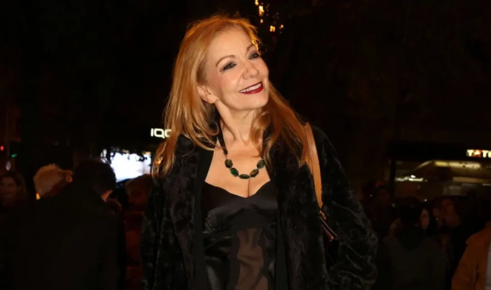 Πέμη Ζούνη: "Αναγνώρισα πόσο προφυλαγμένος είσαι στην τέχνη και πόσο εκτεθειμένος είσαι στην πολιτική"